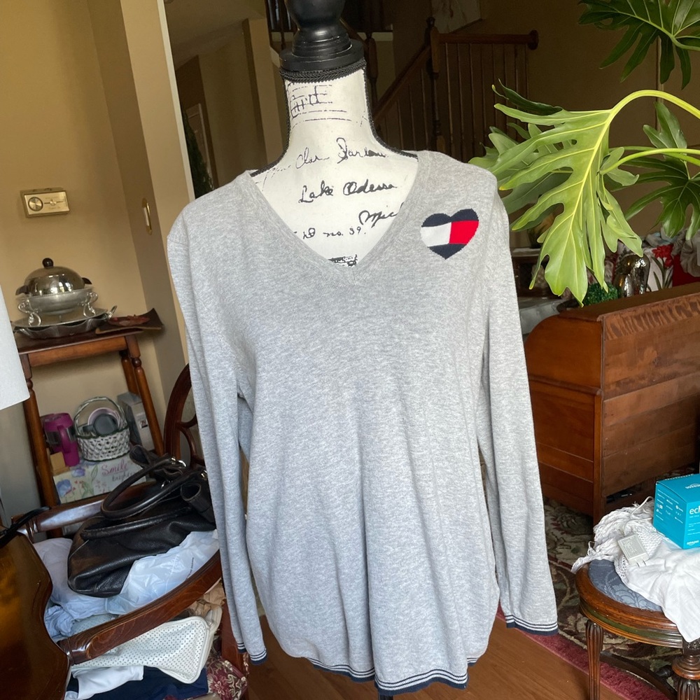 Tommy Hilfiger Global Heart Ivy Sweater in Grey - Picture 2 of 5